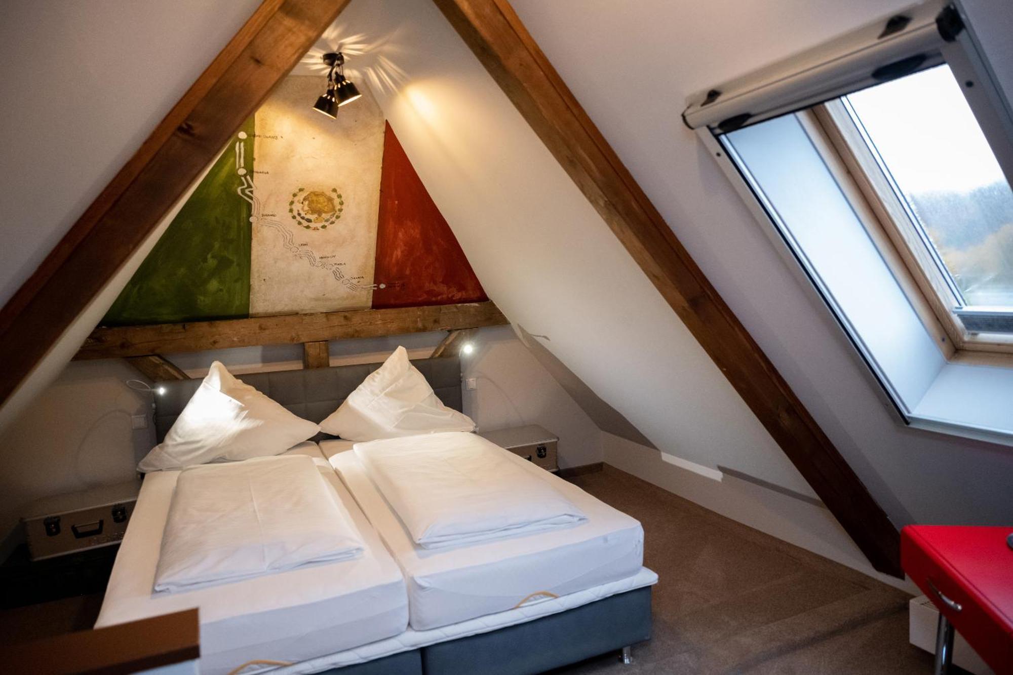 Motorworld Inn Warthausen エクステリア 写真