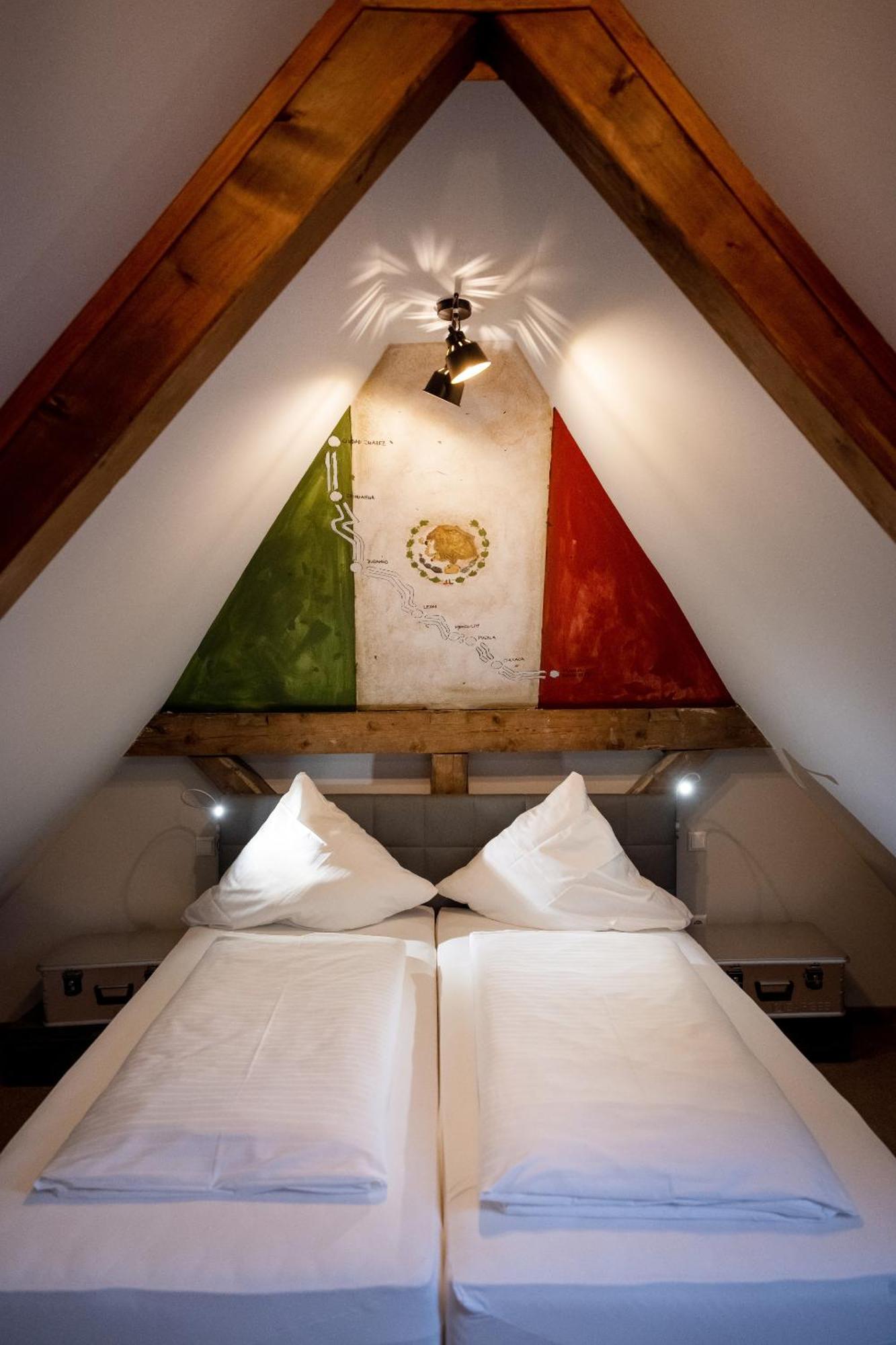 Motorworld Inn Warthausen エクステリア 写真